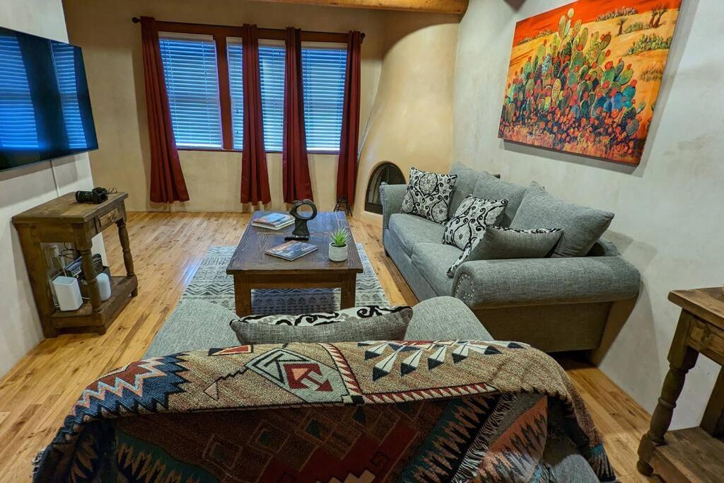 Magical Santa Fe Stay, Minutes From Town Square, Sleeps 4, Includes Free Parking And Outdoor Hot Tub! Екстер'єр фото