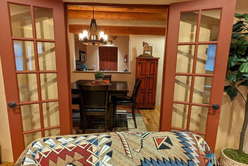 Magical Santa Fe Stay, Minutes From Town Square, Sleeps 4, Includes Free Parking And Outdoor Hot Tub! Екстер'єр фото