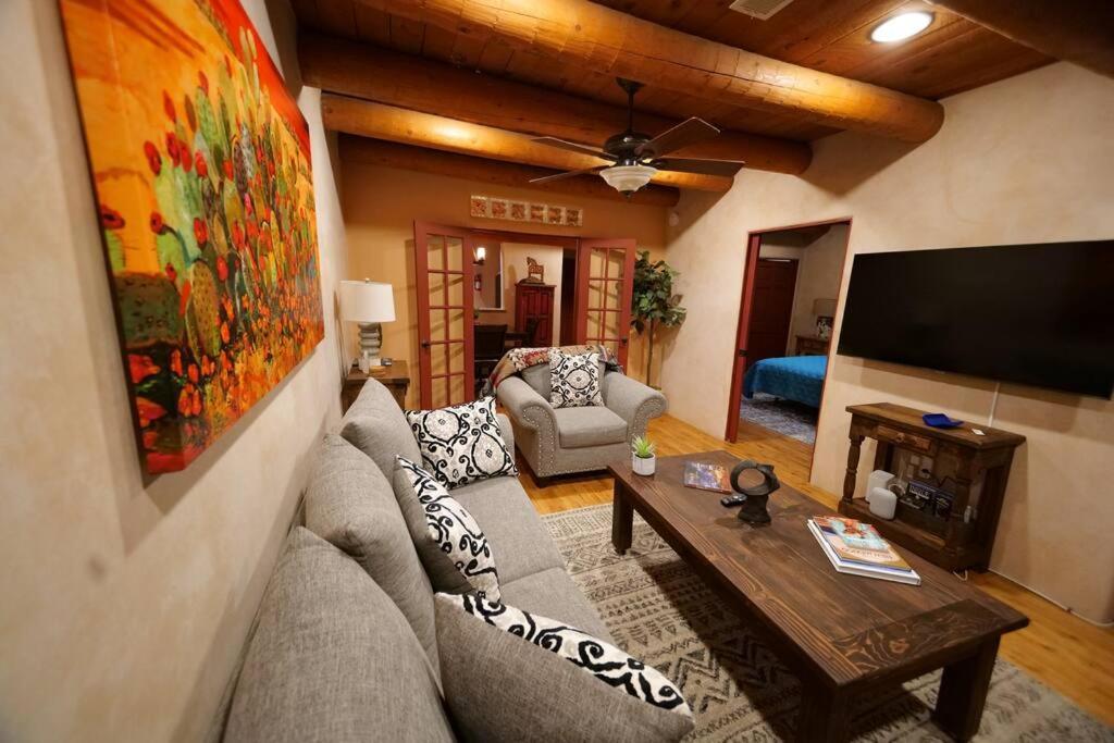 Magical Santa Fe Stay, Minutes From Town Square, Sleeps 4, Includes Free Parking And Outdoor Hot Tub! Екстер'єр фото