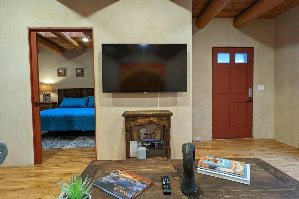 Magical Santa Fe Stay, Minutes From Town Square, Sleeps 4, Includes Free Parking And Outdoor Hot Tub! Екстер'єр фото