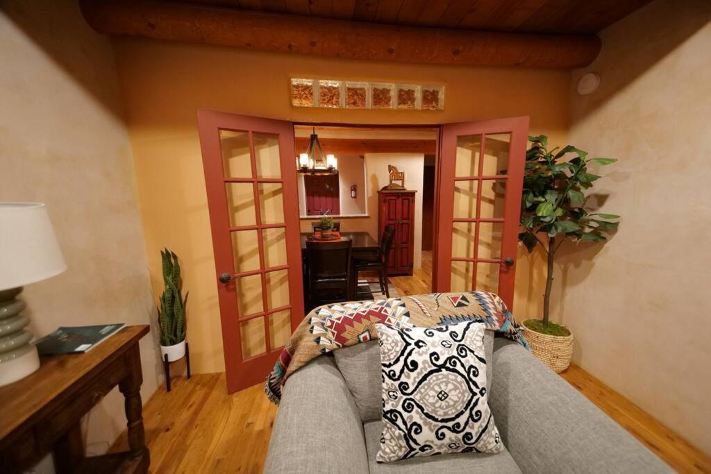 Magical Santa Fe Stay, Minutes From Town Square, Sleeps 4, Includes Free Parking And Outdoor Hot Tub! Екстер'єр фото