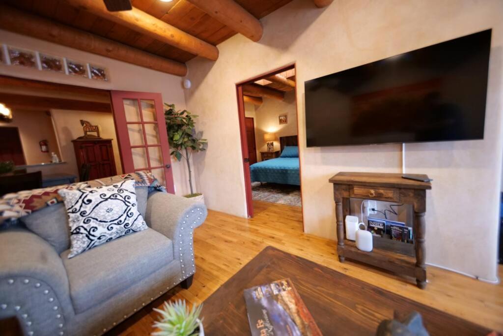 Magical Santa Fe Stay, Minutes From Town Square, Sleeps 4, Includes Free Parking And Outdoor Hot Tub! Екстер'єр фото
