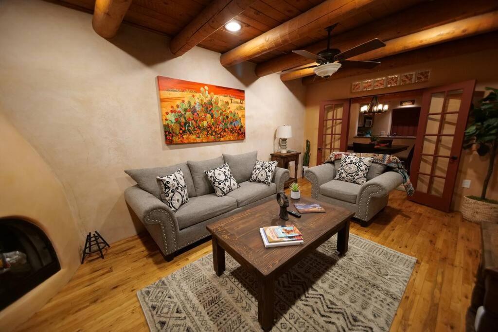 Magical Santa Fe Stay, Minutes From Town Square, Sleeps 4, Includes Free Parking And Outdoor Hot Tub! Екстер'єр фото